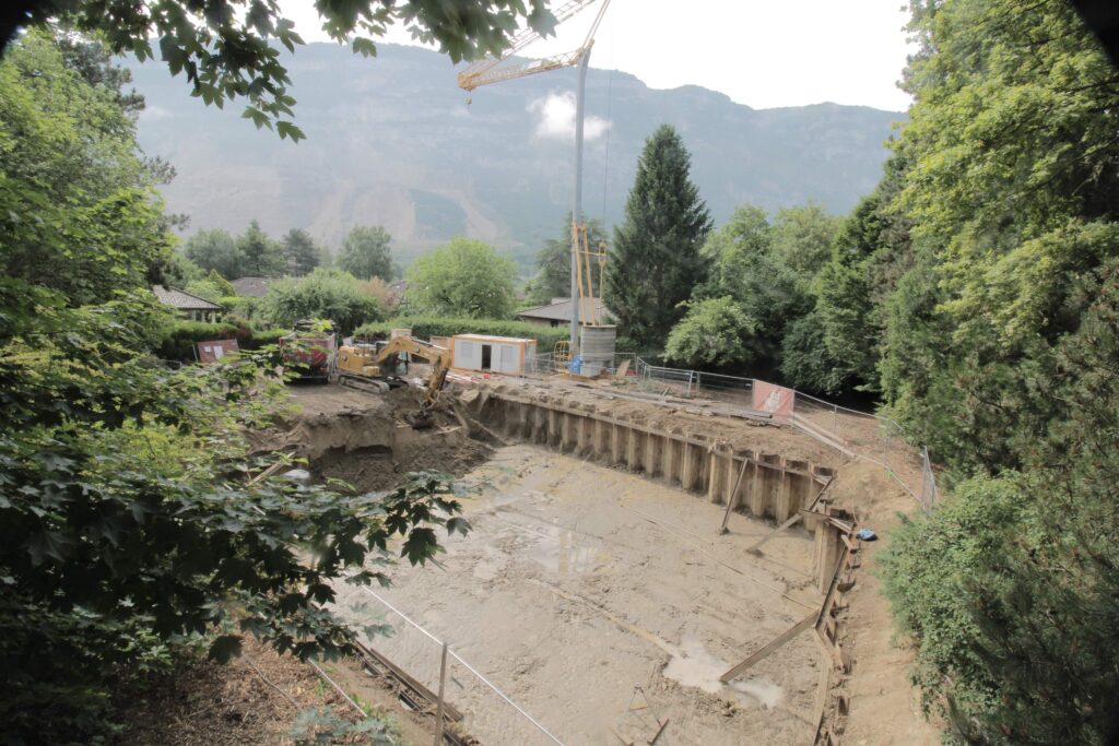 Fouilles en cours avec soutènement métallique